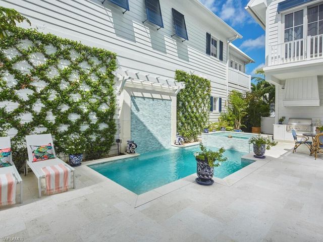 909 10th AVE S, Naples, FL 34102