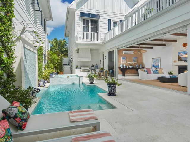 909 10th AVE S, Naples, FL 34102