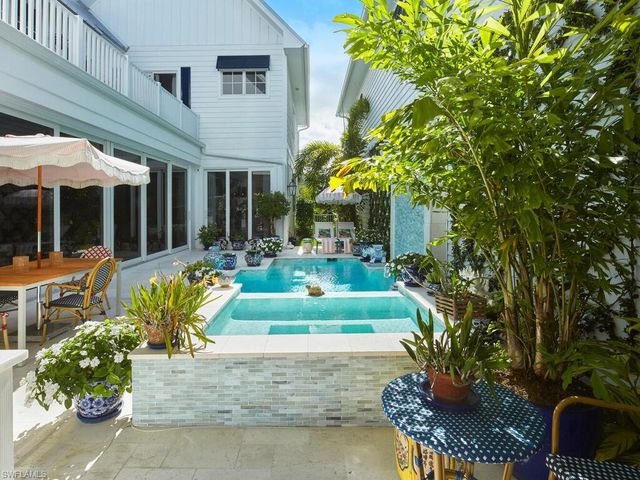 909 10th AVE S, Naples, FL 34102