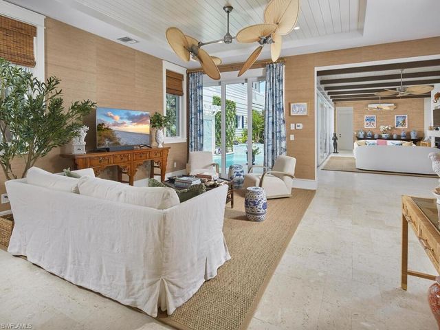909 10th AVE S, Naples, FL 34102
