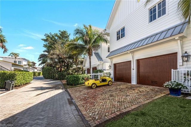 909 10th AVE S, Naples, FL 34102