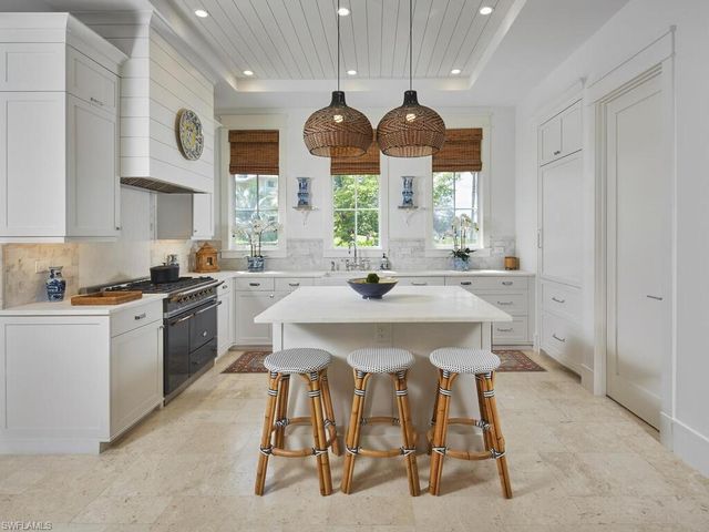 909 10th AVE S, Naples, FL 34102