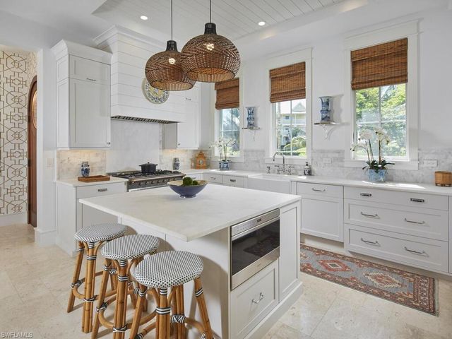 909 10th AVE S, Naples, FL 34102