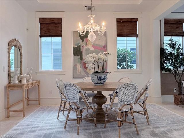 909 10th AVE S, Naples, FL 34102