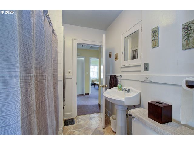 6108 Se MILWAUKIE Ave, Portland, OR 97202