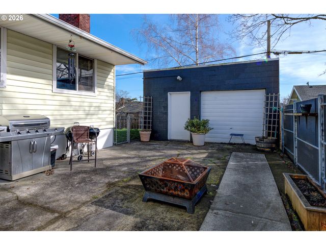 6108 Se MILWAUKIE Ave, Portland, OR 97202