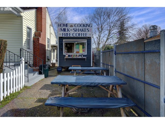 6108 Se MILWAUKIE Ave, Portland, OR 97202