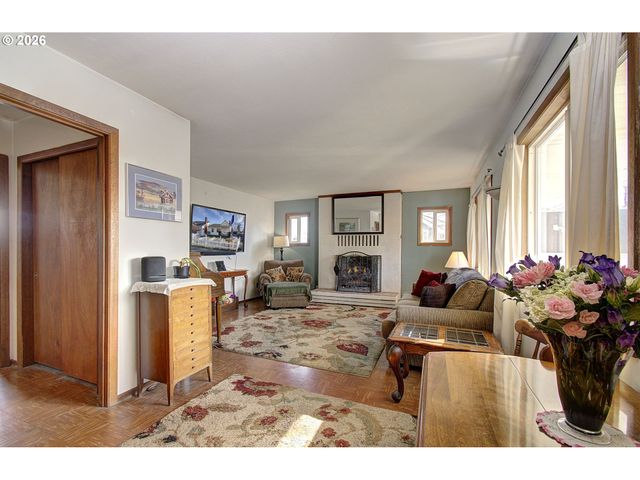 6108 Se MILWAUKIE Ave, Portland, OR 97202