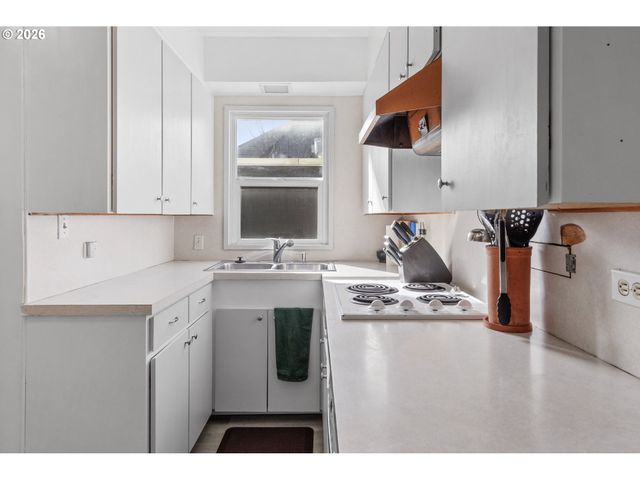 6108 Se MILWAUKIE Ave, Portland, OR 97202