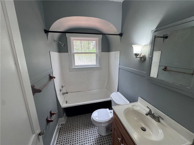 2733 Pyramid Ave, Brentwood, PA 15227