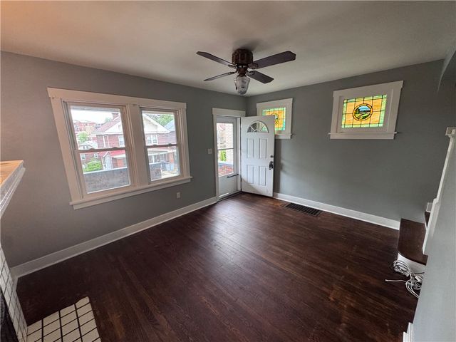 2733 Pyramid Ave, Brentwood, PA 15227