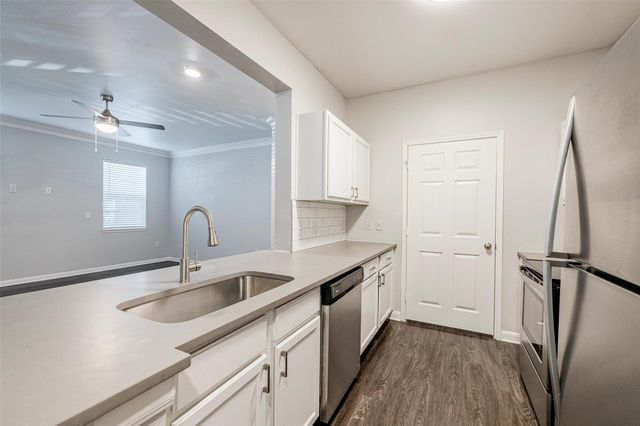 12215 Hunters Chase Drive N-8102N, Austin, TX 78729