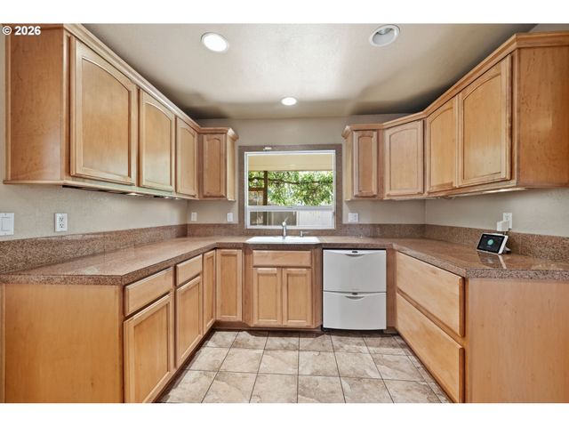 1590 CORUM Ave, Eugene, OR 97401