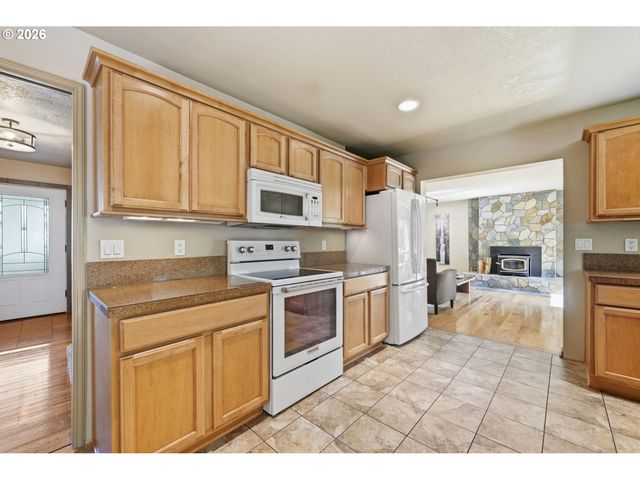 1590 CORUM Ave, Eugene, OR 97401