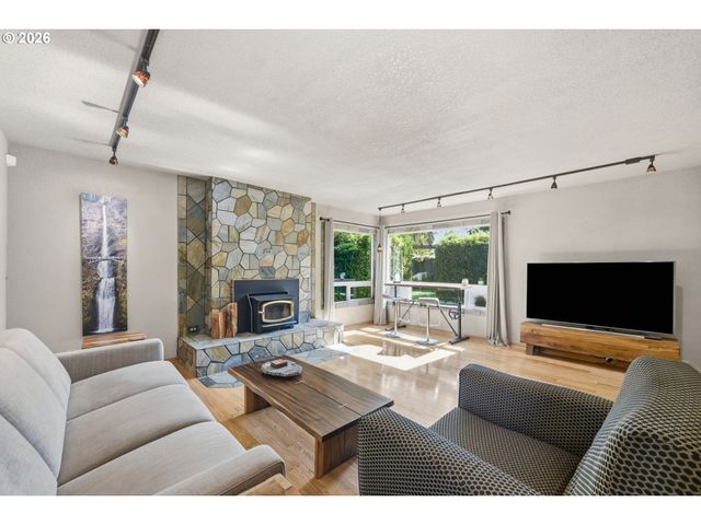 1590 CORUM Ave, Eugene, OR 97401