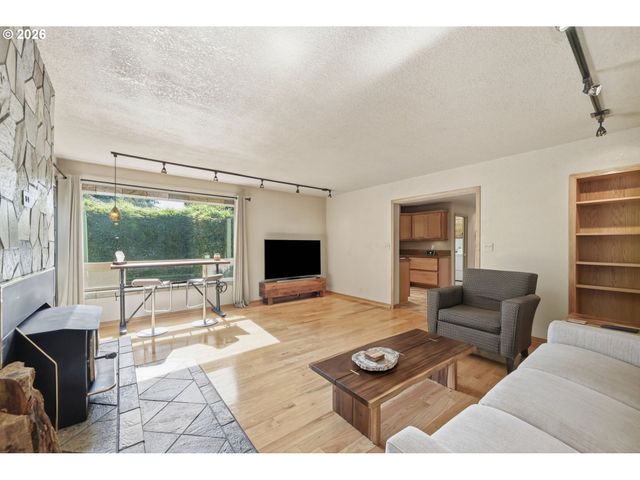 1590 CORUM Ave, Eugene, OR 97401