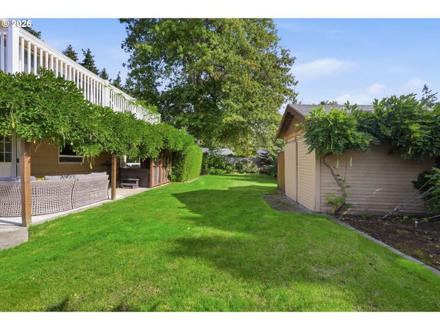 1590 CORUM Ave, Eugene, OR 97401
