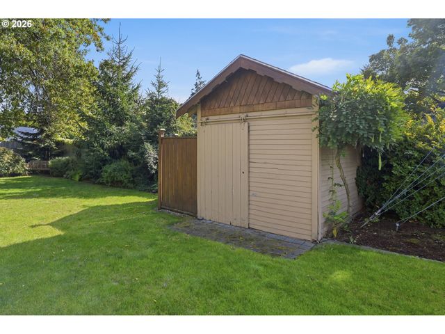 1590 CORUM Ave, Eugene, OR 97401