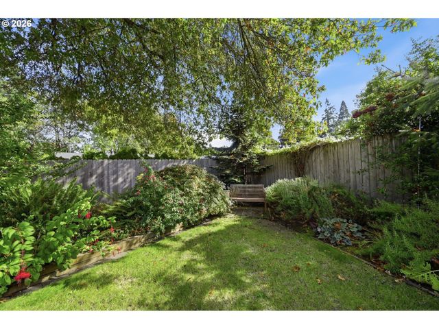1590 CORUM Ave, Eugene, OR 97401