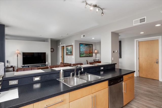 400 Walnut Street 803, Des Moines, IA 50309