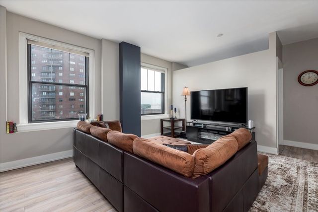 400 Walnut Street 803, Des Moines, IA 50309