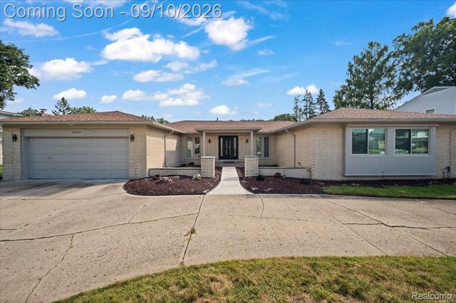22765 Kenwyck Drive, Southfield, MI 48034