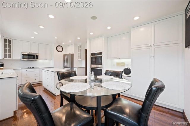 22765 Kenwyck Drive, Southfield, MI 48034