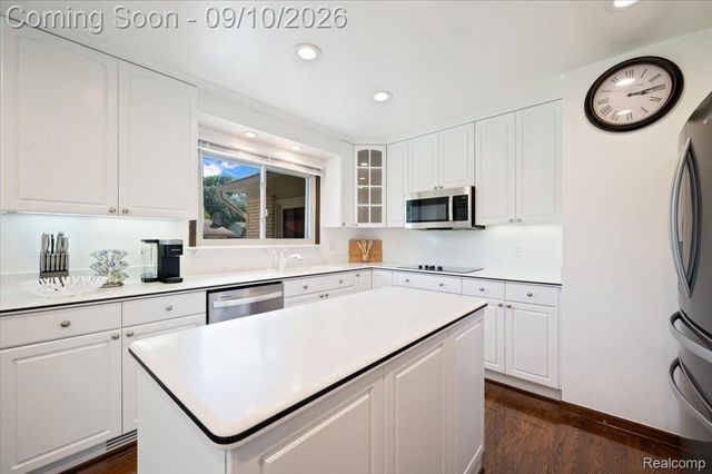 22765 Kenwyck Drive, Southfield, MI 48034