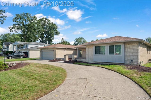 22765 Kenwyck Drive, Southfield, MI 48034
