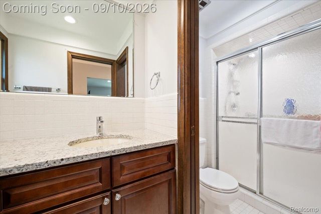 22765 Kenwyck Drive, Southfield, MI 48034