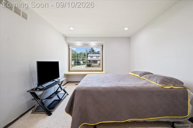 22765 Kenwyck Drive, Southfield, MI 48034
