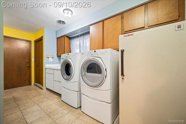 22765 Kenwyck Drive, Southfield, MI 48034