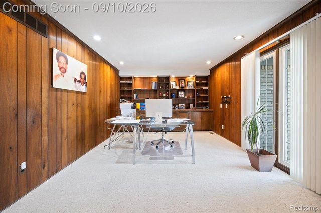 22765 Kenwyck Drive, Southfield, MI 48034