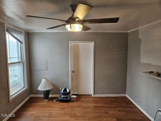 204 Northeast High Avenue, Coeburn, VA 24230