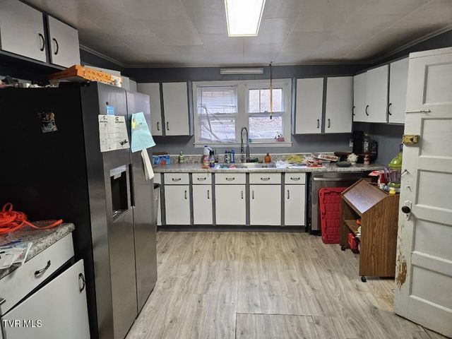 204 Northeast High Avenue, Coeburn, VA 24230