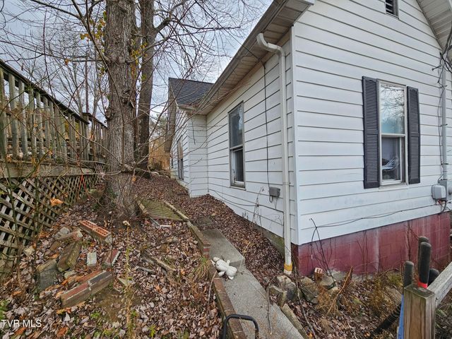 204 Northeast High Avenue, Coeburn, VA 24230