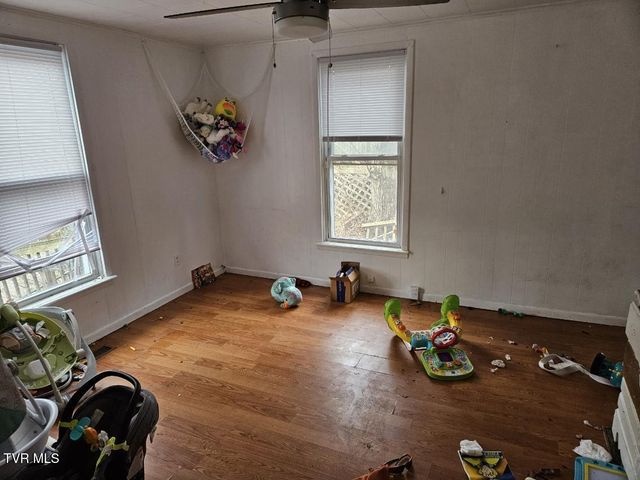 204 Northeast High Avenue, Coeburn, VA 24230