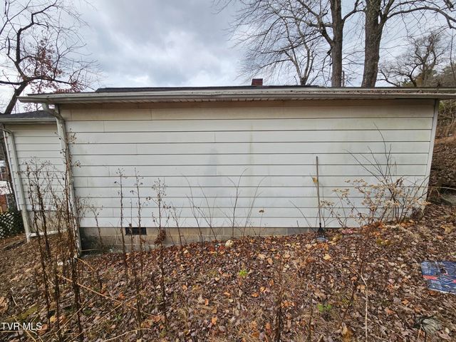 204 Northeast High Avenue, Coeburn, VA 24230