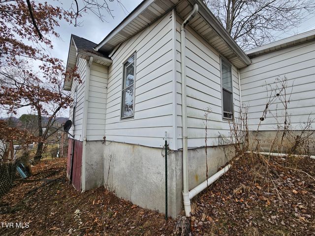 204 Northeast High Avenue, Coeburn, VA 24230