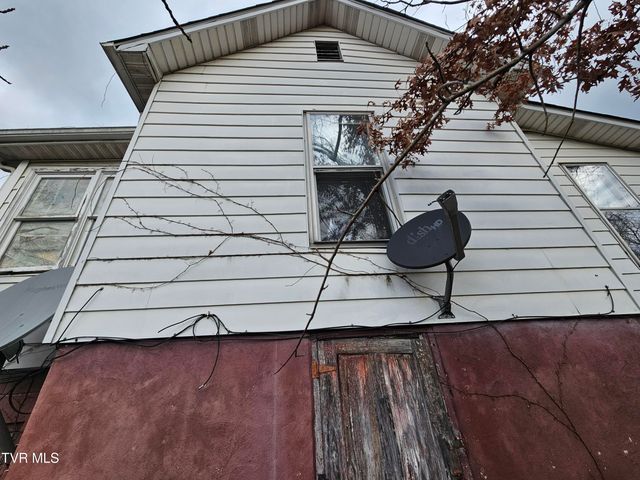 204 Northeast High Avenue, Coeburn, VA 24230