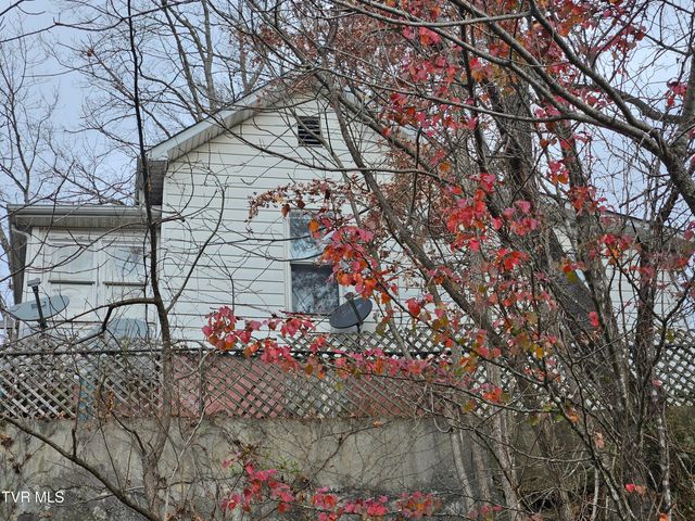 204 Northeast High Avenue, Coeburn, VA 24230