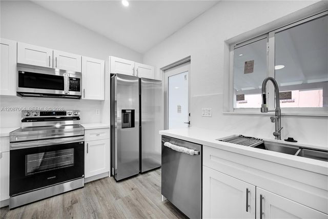 1018 NE 7th Street, Hallandale Beach, FL 33009