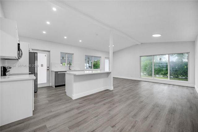 1018 NE 7th Street, Hallandale Beach, FL 33009