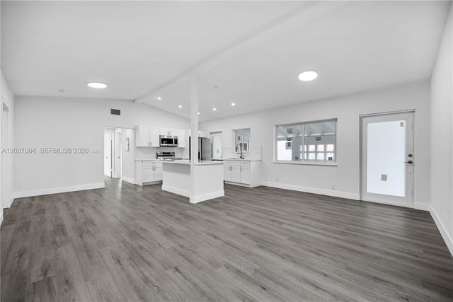 1018 NE 7th Street, Hallandale Beach, FL 33009
