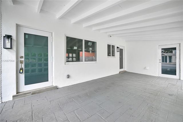 1018 NE 7th Street, Hallandale Beach, FL 33009