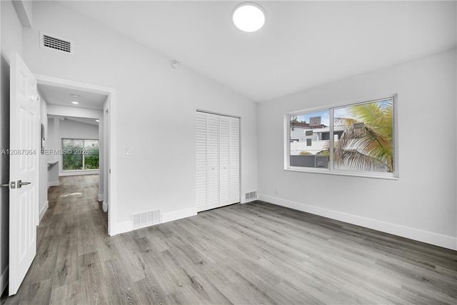 1018 NE 7th Street, Hallandale Beach, FL 33009