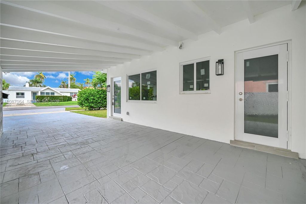1018 NE 7th Street, Hallandale Beach, FL 33009
