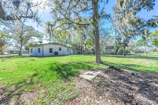 54 Lupine Court, Lake Jackson, TX 77566