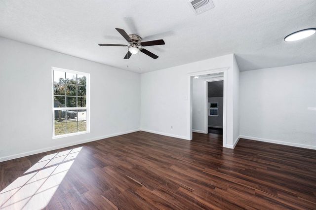 54 Lupine Court, Lake Jackson, TX 77566