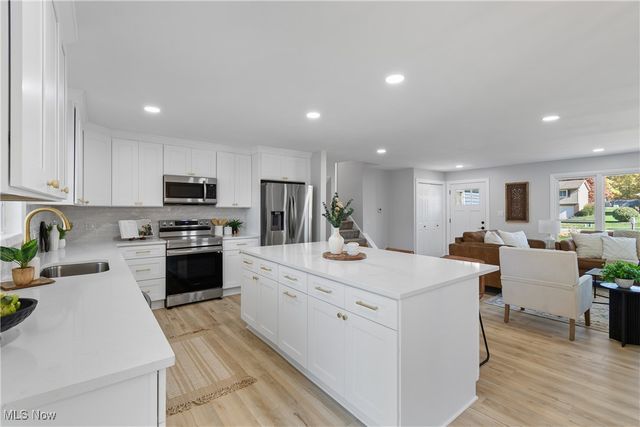 328 Crestway Oval, Brunswick, OH 44212